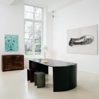 <a href="https://www.galeriegosserez.com/artistes/middernacht--alexander.html"> Middernacht & Alexander</a> - How I Got Over - Fossil Sage Tabouret